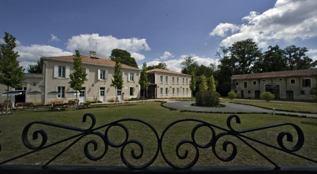 Domaine Du Pont De L'Eyre Hotel Salles  Exterior photo